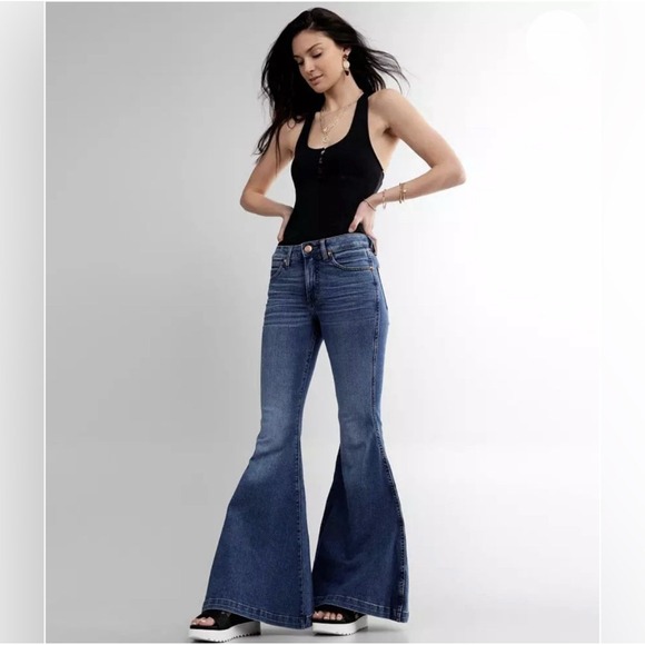 NWT Wrangler Retro High Rise Super Flare Bell Bottom Jeans Size 25x34 Sz 0 Tall - Picture 1 of 16